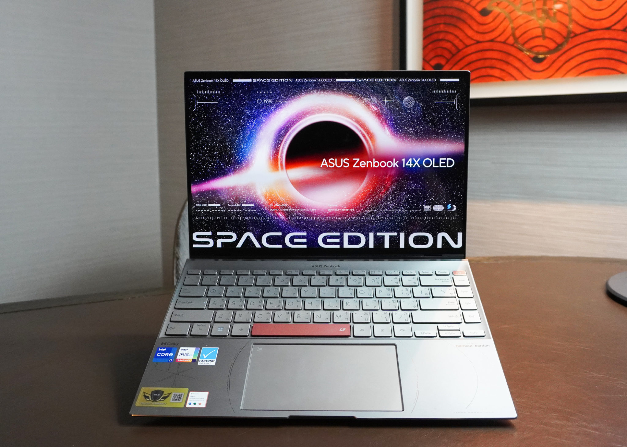 พาชม Asus Zenbook 14X OLED Space Edition โน๊ตบุ๊คสุดเนิร์ดสำหรับคนสายอวกาศ